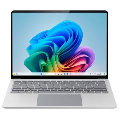 Notebook aperto su una scrivania